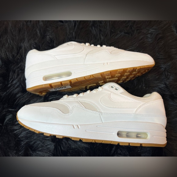🔥 NIKE Air Max 1 White/Gum Sole | Rare | Size 11M | Excellent Condition
